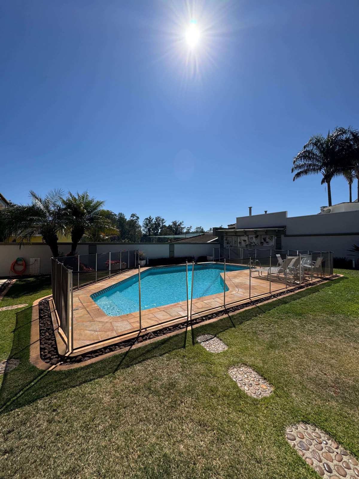 Casa de condomínio à venda em Atibaia, com 5 quartos, 800m² - Corretora de Imóveis - Jéssica Gomes.