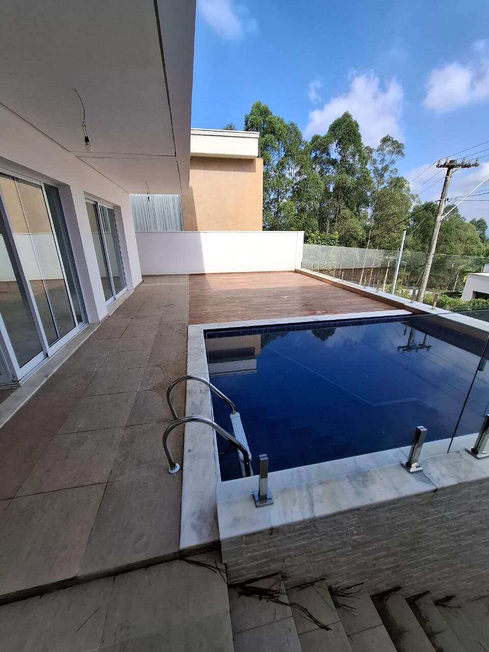 Casa de condomínio à venda em Barueri, com 3 quartos, 386,75m² - Corretora de Imóveis - Jéssica Gomes.