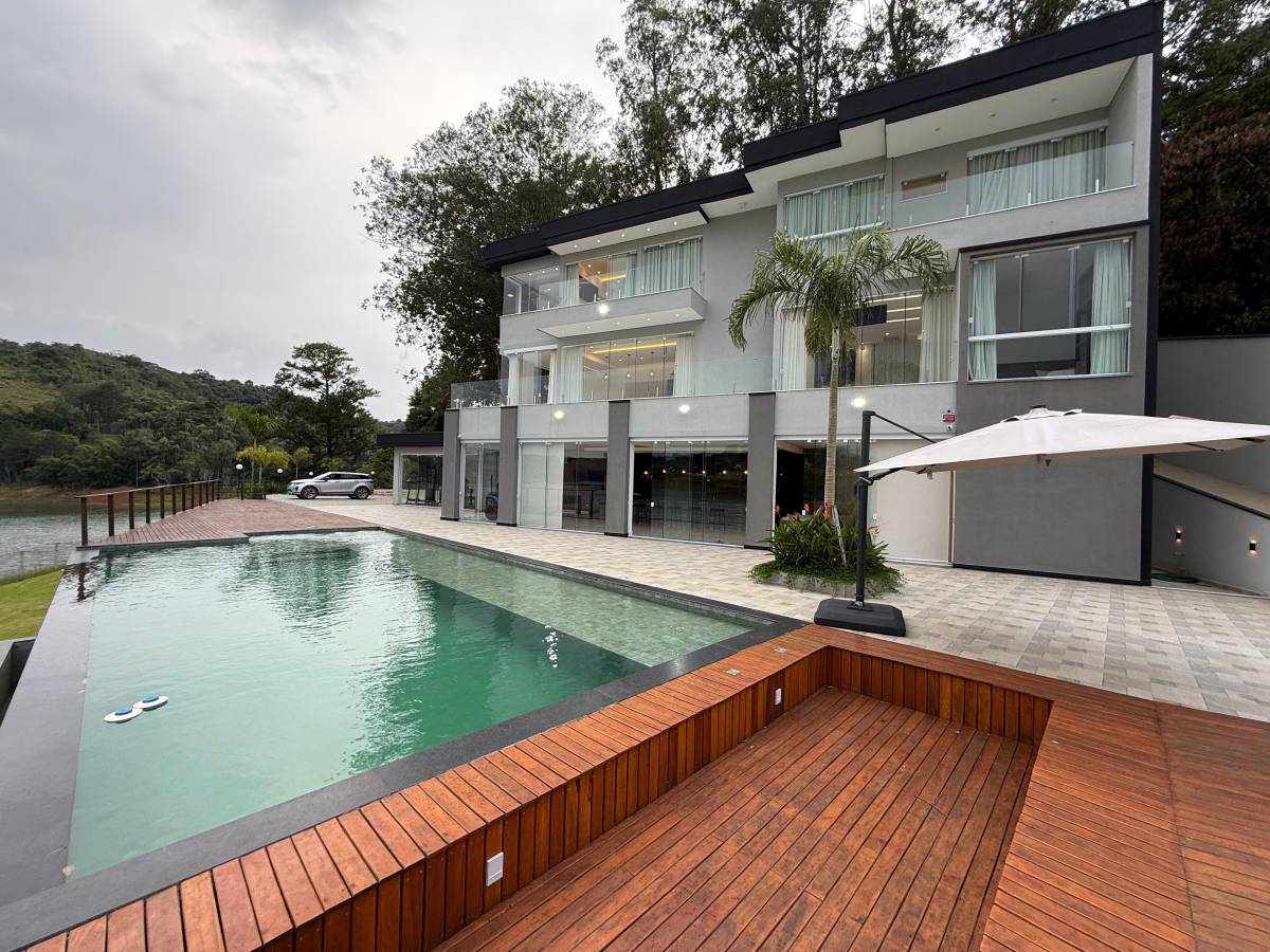 Casa de condomínio à venda em Igaratá, com 5 quartos, 1081m² - Corretora de Imóveis - Jéssica Gomes.