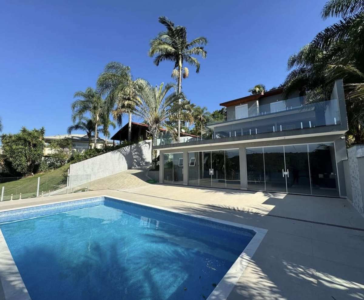 Casa de condomínio à venda em Igaratá, com 5 quartos, 2.500m² - Corretora de Imóveis - Jéssica Gomes.