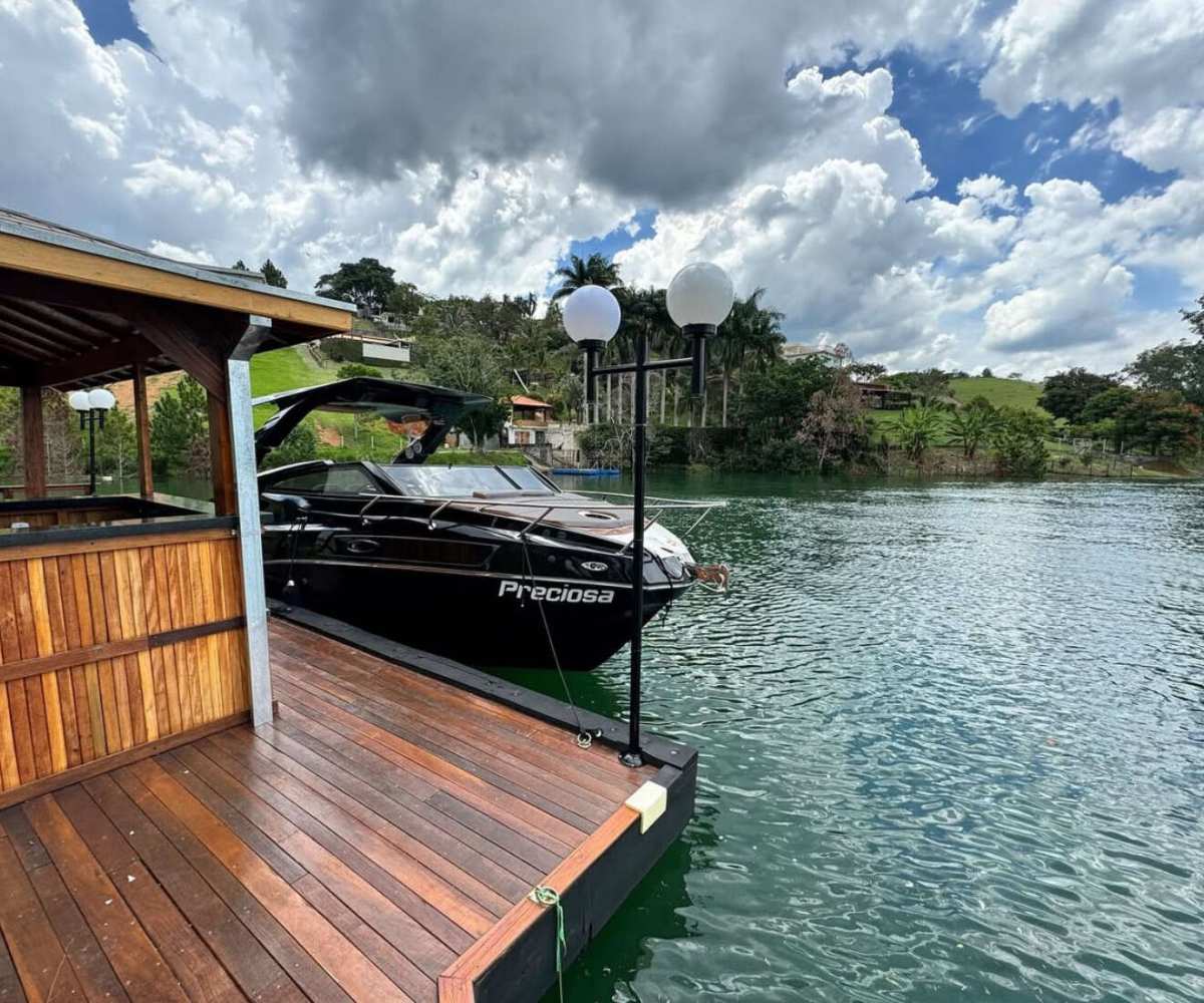 Casa de condomínio à venda em Igaratá, com 8 quartos, 2.500m² - Corretora de Imóveis - Jéssica Gomes.