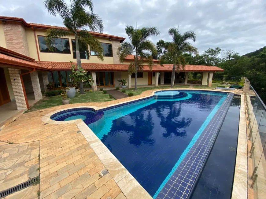 Casa de condomínio à venda em Mairinque, com 5 quartos, 1000m² - Corretora de Imóveis - Jéssica Gomes.