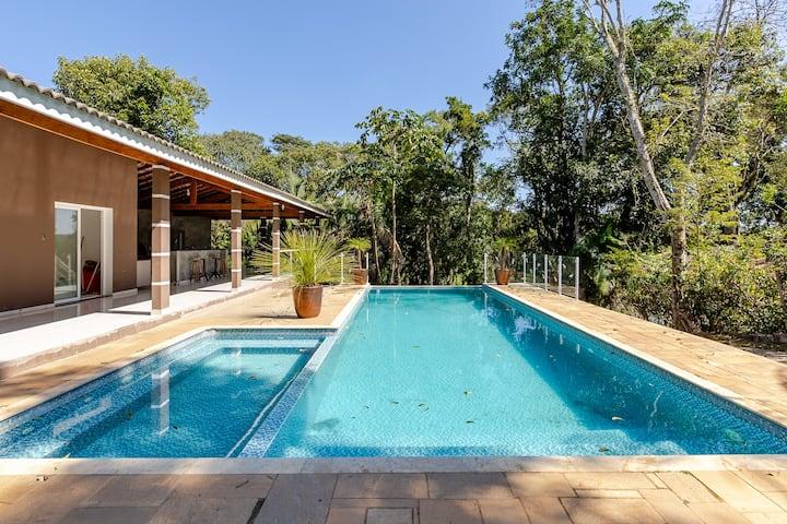 Casa de condomínio à venda em Ibiúna, com 4 quartos, 2000m² - Corretora de Imóveis - Jéssica Gomes.