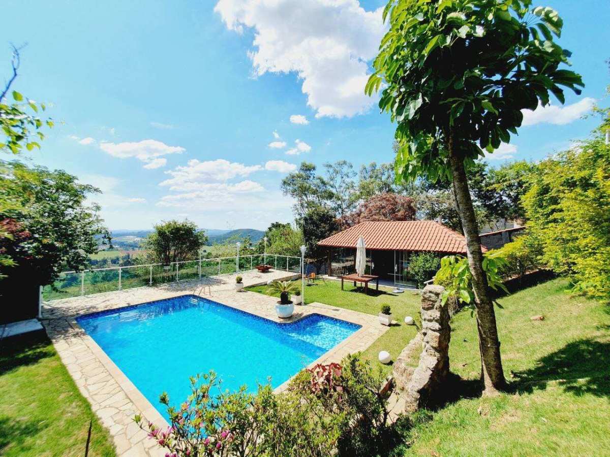 Chácara à venda em Atibaia, com 3 quartos, 1415m² - Corretora de Imóveis - Jéssica Gomes.