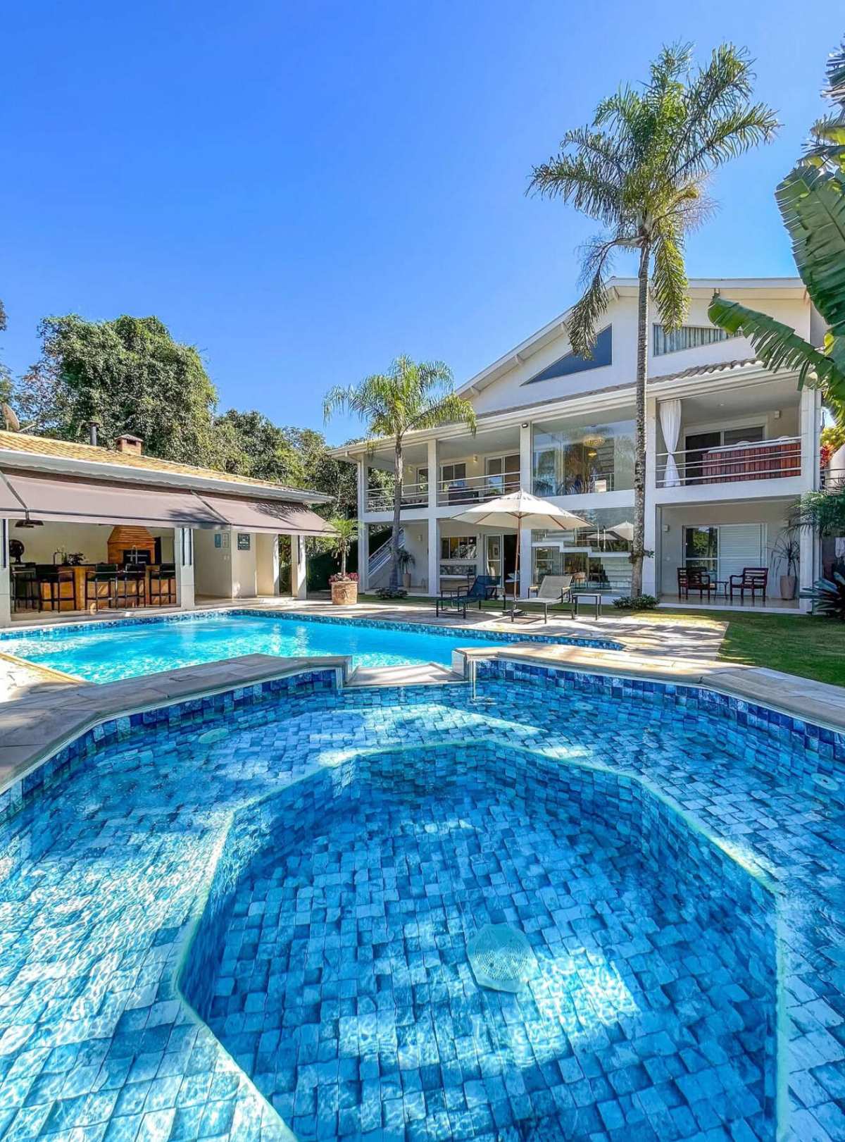 Chácara à venda em Atibaia, com 4 quartos, 980m² - Corretora de Imóveis - Jéssica Gomes.