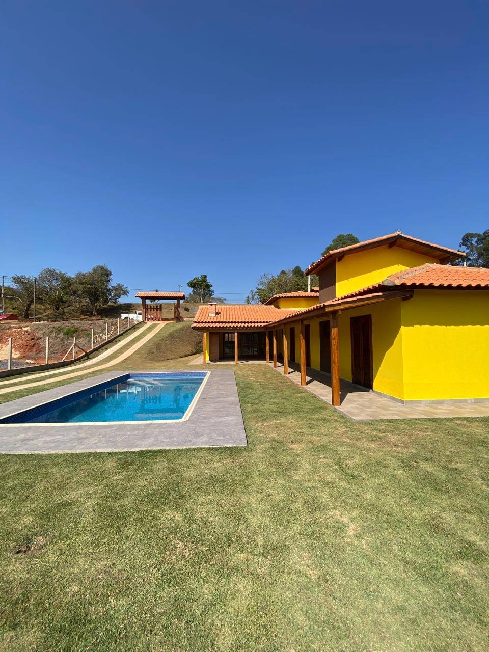 Chácara à venda em Ibiúna, com 3 quartos, 1000m² - Corretora de Imóveis - Jéssica Gomes.