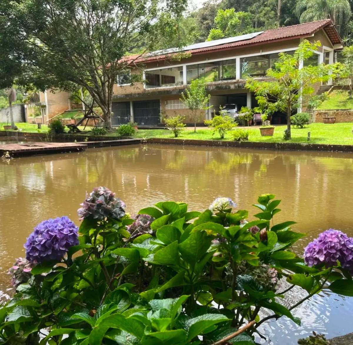 Chácara à venda em Itapecerica da Serra, com 3 quartos, 15000m² - Corretora de Imóveis - Jéssica Gomes.