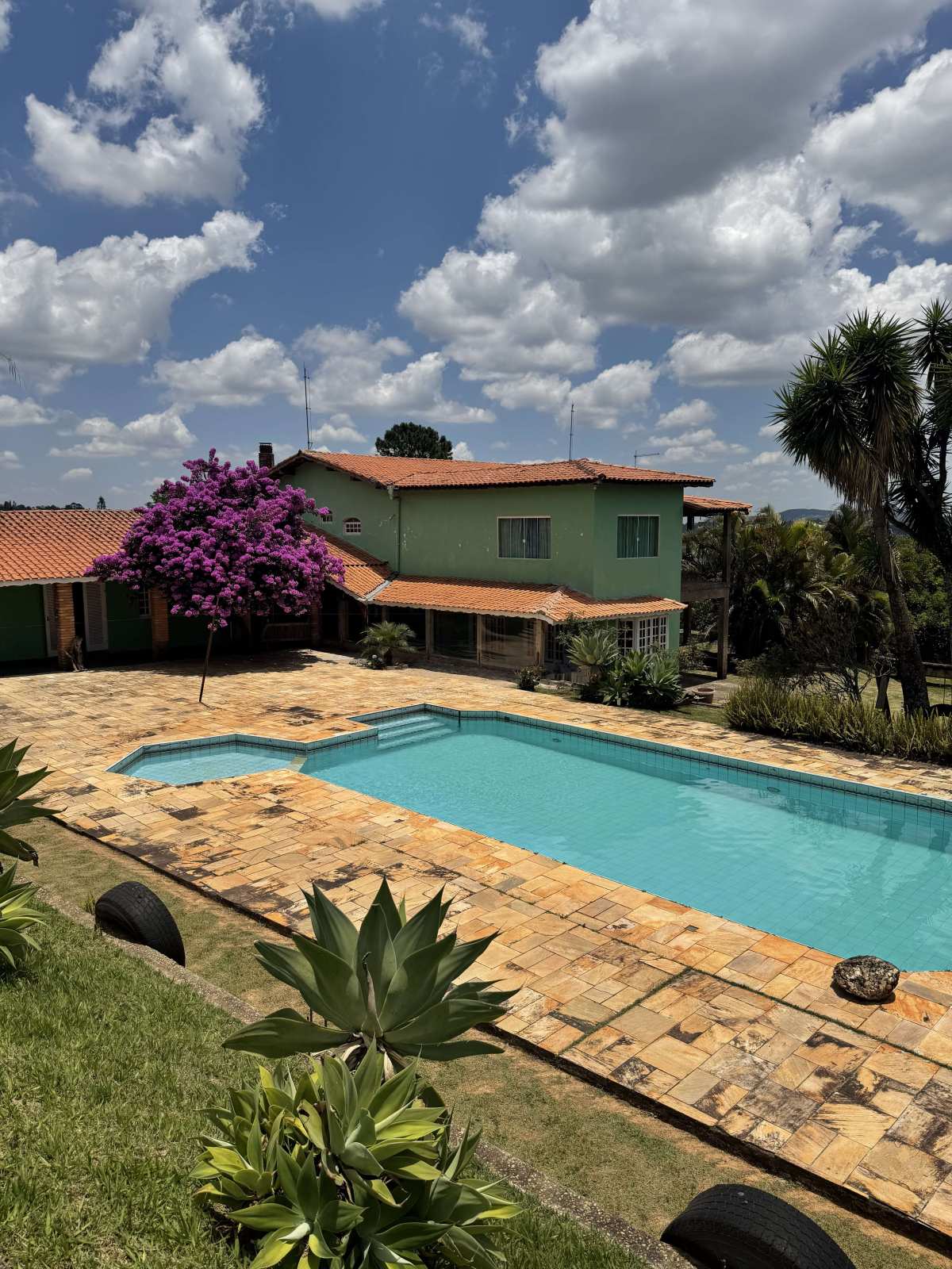 Chácara à venda em Mairinque, com 5 quartos, 3229m² - Corretora de Imóveis - Jéssica Gomes.