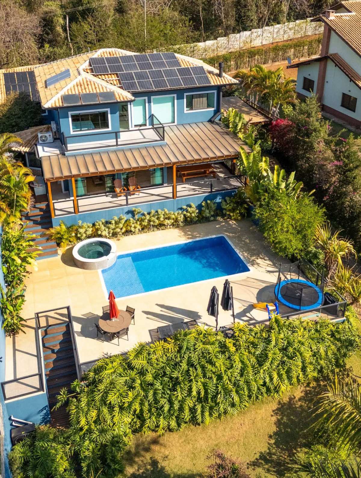 Chácara à venda em Piracaia, com 5 quartos, 1000m² - Corretora de Imóveis - Jéssica Gomes.