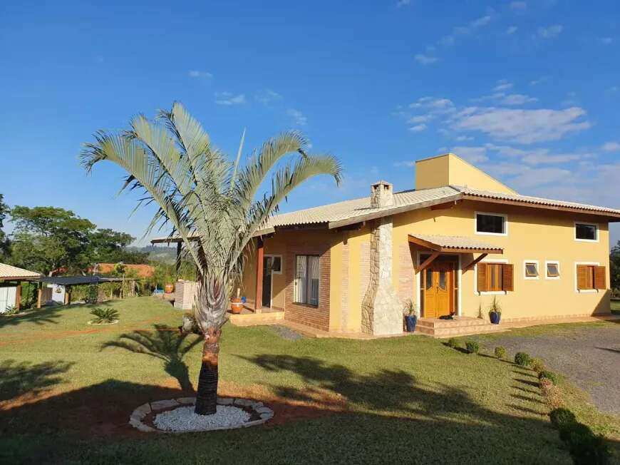 Chácara à venda em Porto Feliz, com 3 quartos, 5000m² - Corretora de Imóveis - Jéssica Gomes.