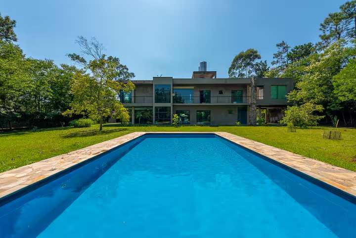 Chácara à venda em São Roque, com 3 quartos, 4000m² - Corretora de Imóveis - Jéssica Gomes.