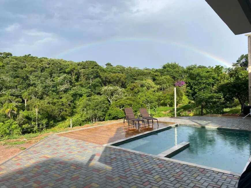 Chácara à venda em São Roque, com 4 quartos, 1.400m² - Corretora de Imóveis - Jéssica Gomes.