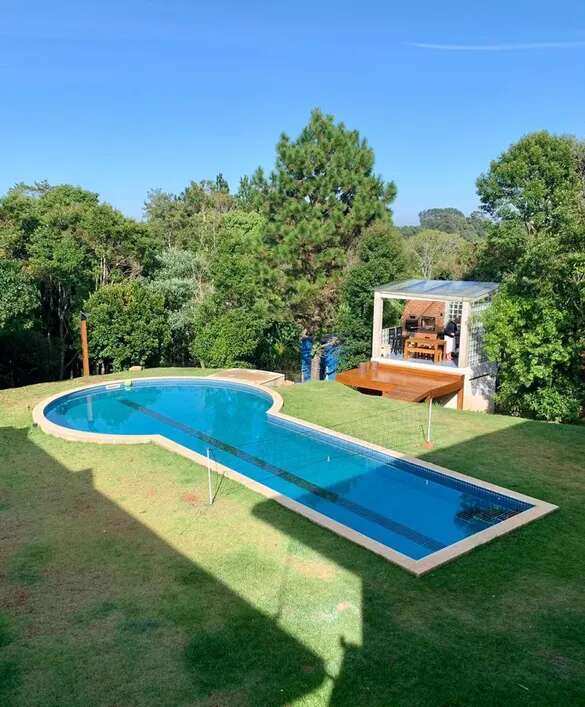 Chácara à venda em São Roque, com 4 quartos, 2.512m² - Corretora de Imóveis - Jéssica Gomes.