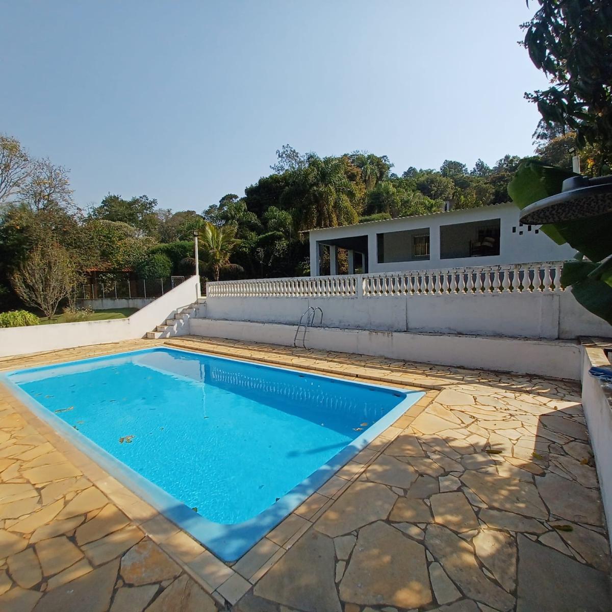 Chácara à venda em Mairinque, com 2 quartos, 4.000m² - Corretora de Imóveis - Jéssica Gomes.