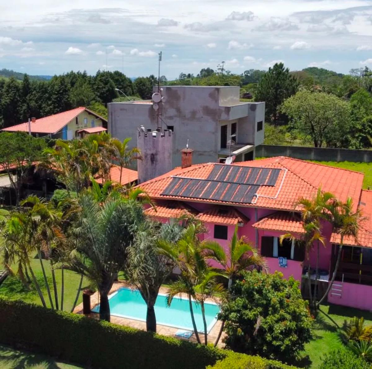 Chácara à venda em São Roque, Darcy Penteado, com 3 quartos, 1.190m² - Corretora de Imóveis - Jéssica Gomes.