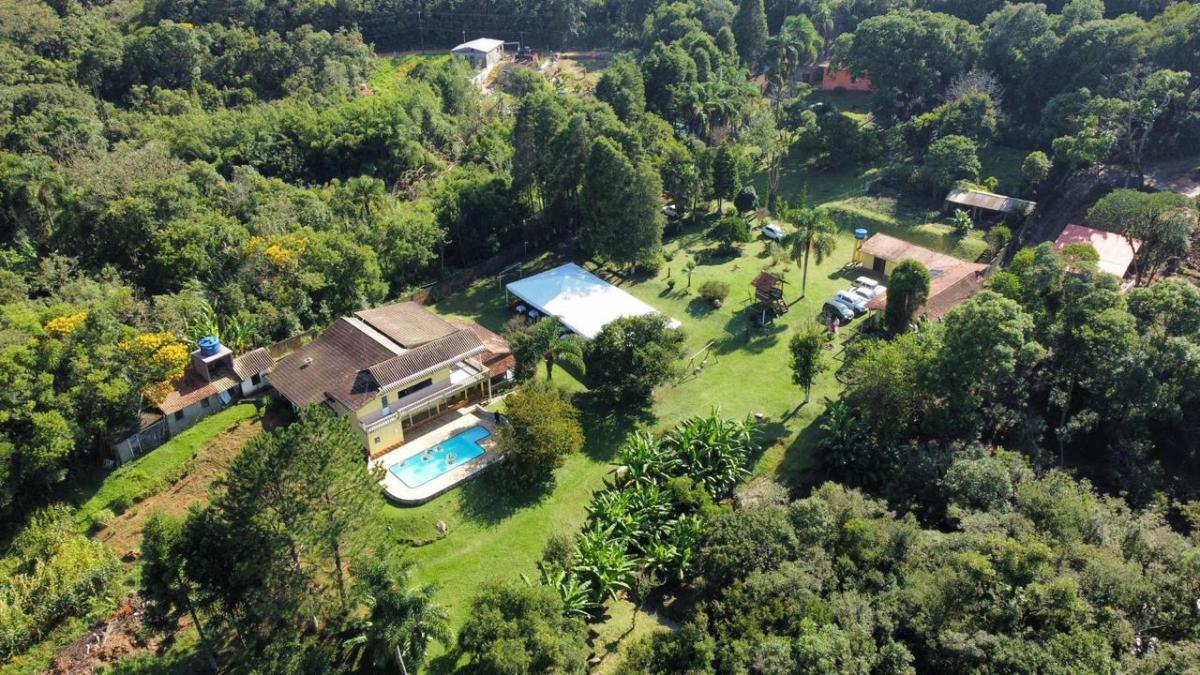 Chácara com 6 quartos, 10.000m², à venda em Ibiúna - Corretora de Imóveis - Jéssica Gomes.