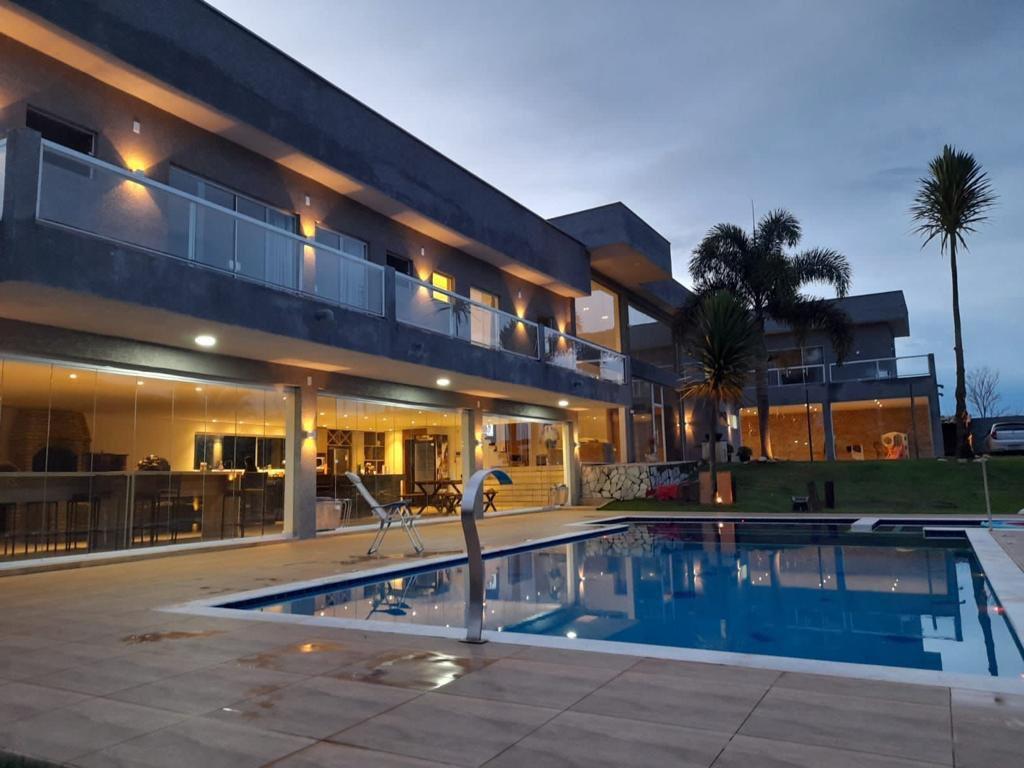 Chácara à venda em Bragança Paulista, com 7 quartos, 1900m² - Corretora de Imóveis - Jéssica Gomes.