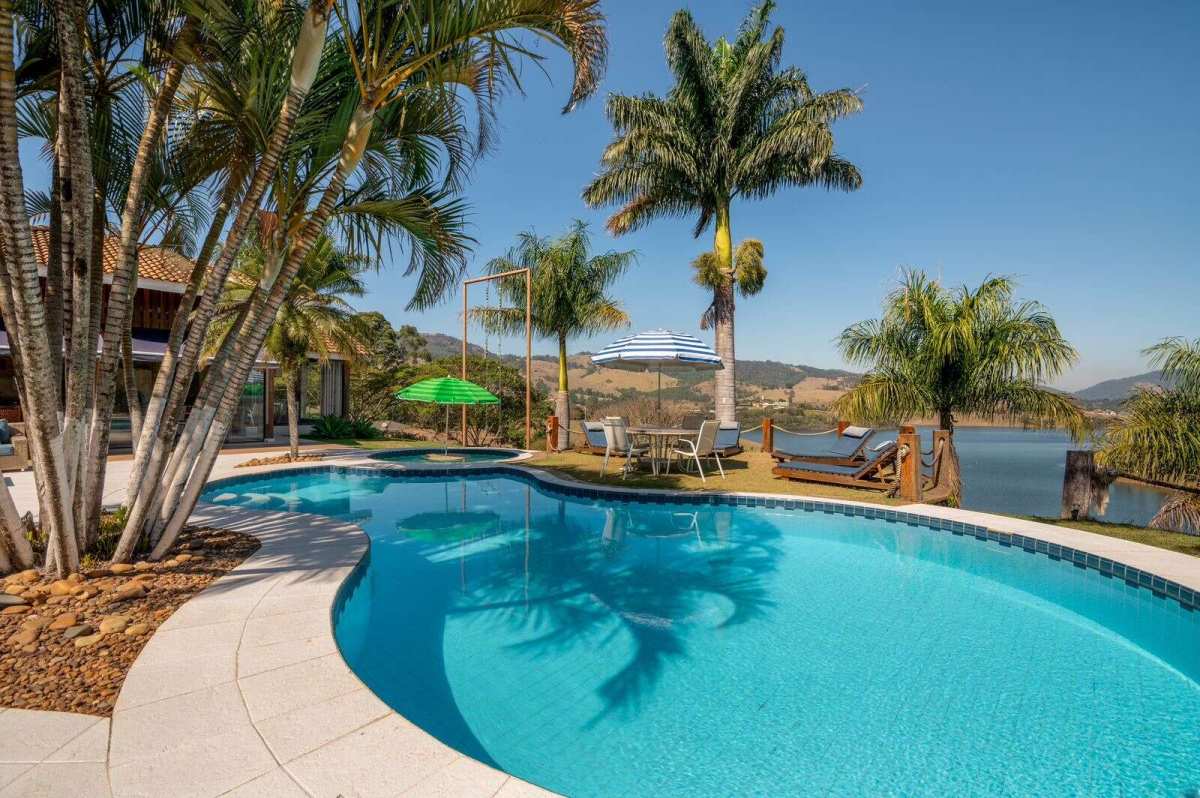 Sítio à venda em Joanópolis, com 6 quartos, 10.000m² - Corretora de Imóveis - Jéssica Gomes.