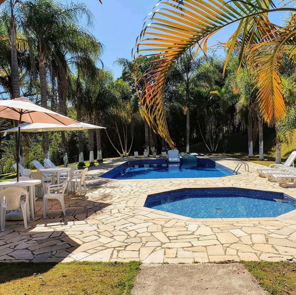 Sítio à venda em São Roque, com 5 quartos, 35000m² - Corretora de Imóveis - Jéssica Gomes.