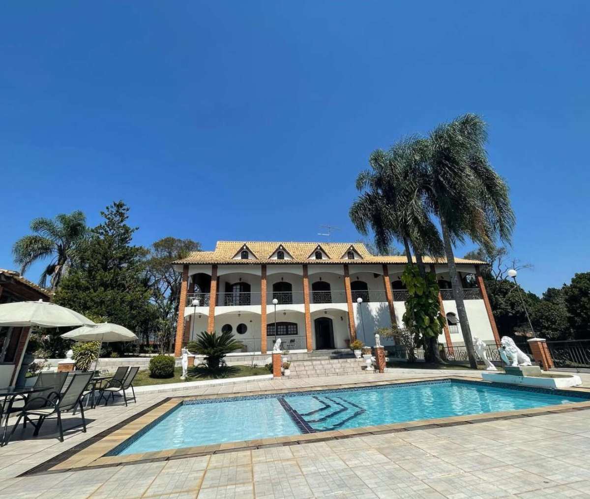 Sítio à venda em São Roque, com 8 quartos, 25000m² - Corretora de Imóveis - Jéssica Gomes.